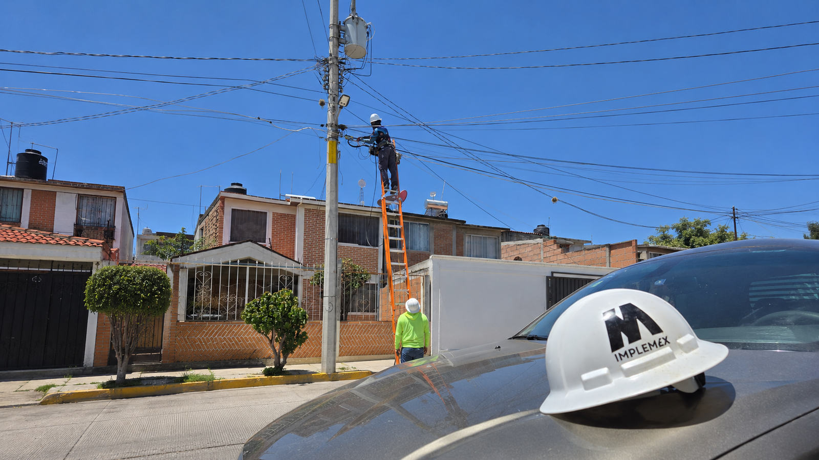 Equipo Implemex en proyectos de telecomunicaciones e infraestructura